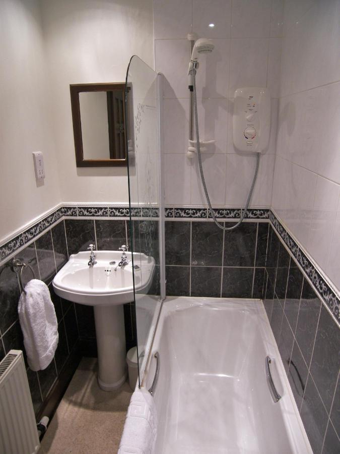 Lion And Unicorn Hotel Thornhill  Zimmer foto